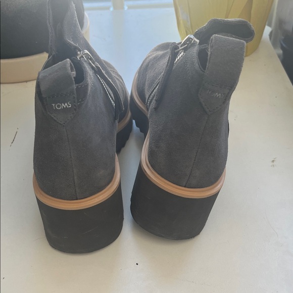 Toms Women’s Stylish Gray Ankle Boots. Size 8 - Picture 4 of 4